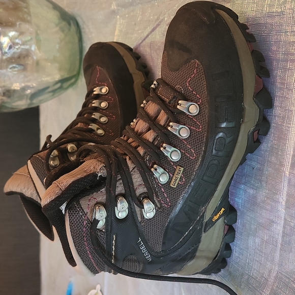 Merrell mid vibram goretex hiking boot size 6.5 - Picture 3 of 3